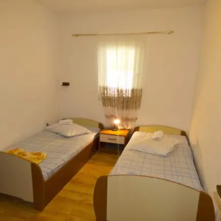 Beachfront Pla A - Two Bedroom A4 *